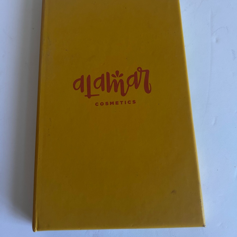 Alamar Cosmetics Eyeshadow Palette - Vibrant Yellow